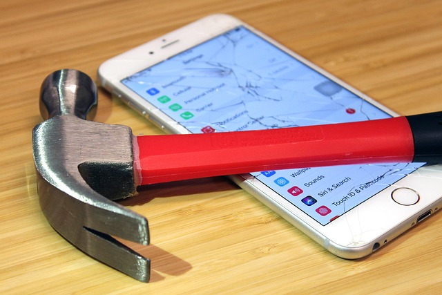 Apple inicia pré-venda do iPhone Duo nesta sexta-feira; confira os preços do novo celular dobrável.